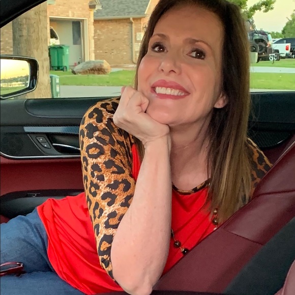 Meet your Posher, Sandy - Picture 6 of 16